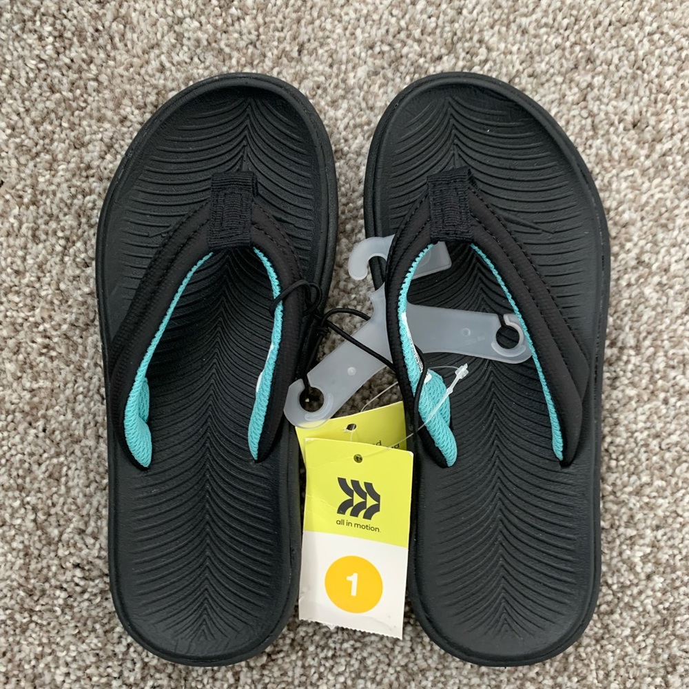 All in motion kids size 1 flip flop sandals unisex